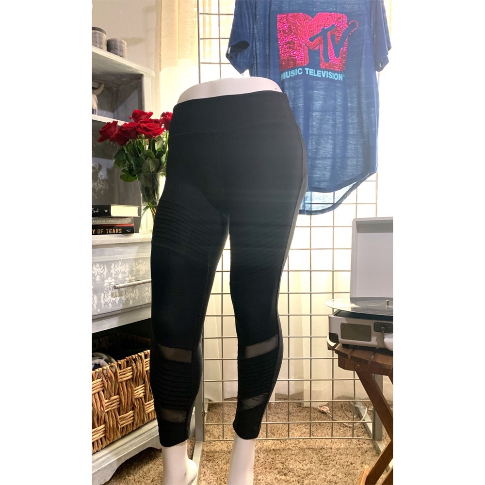Yoga Pants - Picture 4 of 5